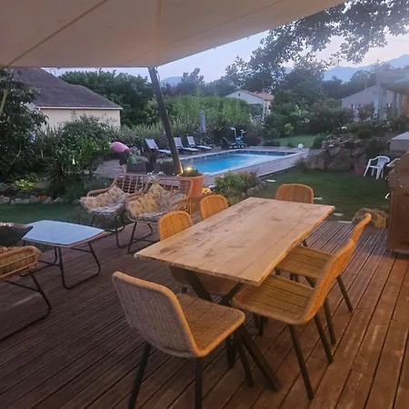 Casasantellix アパート *