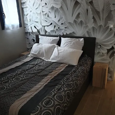 Casasantellix Apartment *